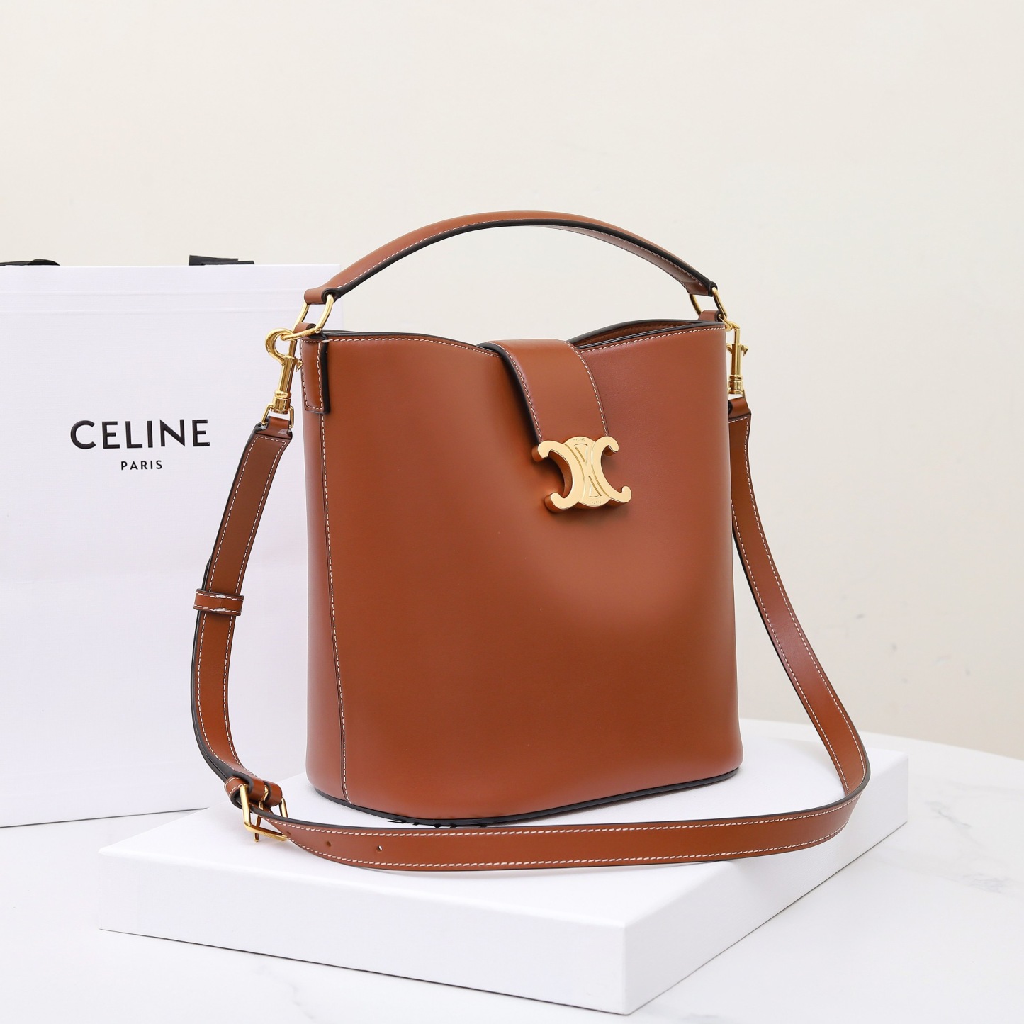 MEDIUM BUCKET LOUISE IN SMOOTH CALFSKIN