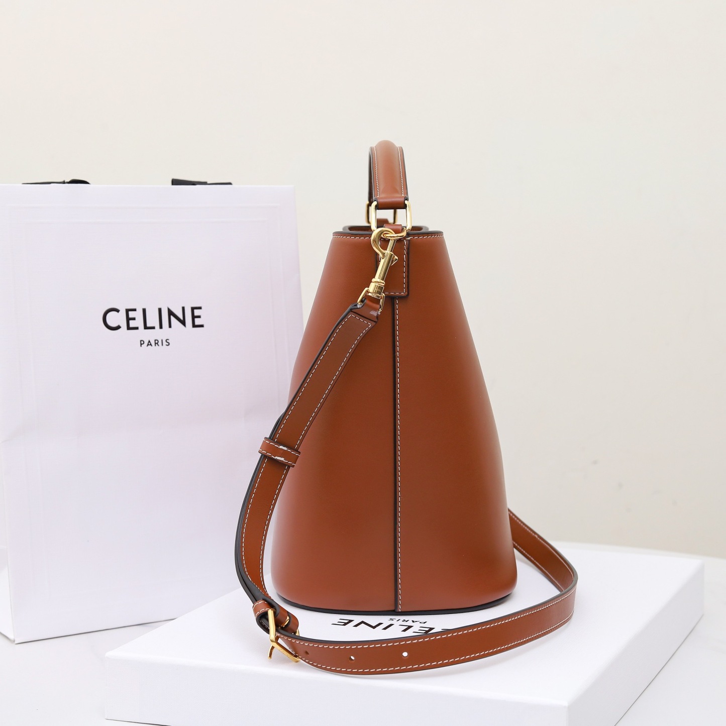 MEDIUM BUCKET LOUISE IN SMOOTH CALFSKIN