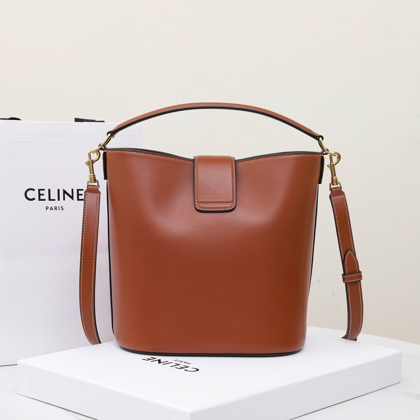 MEDIUM BUCKET LOUISE IN SMOOTH CALFSKIN