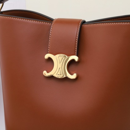 MEDIUM BUCKET LOUISE IN SMOOTH CALFSKIN