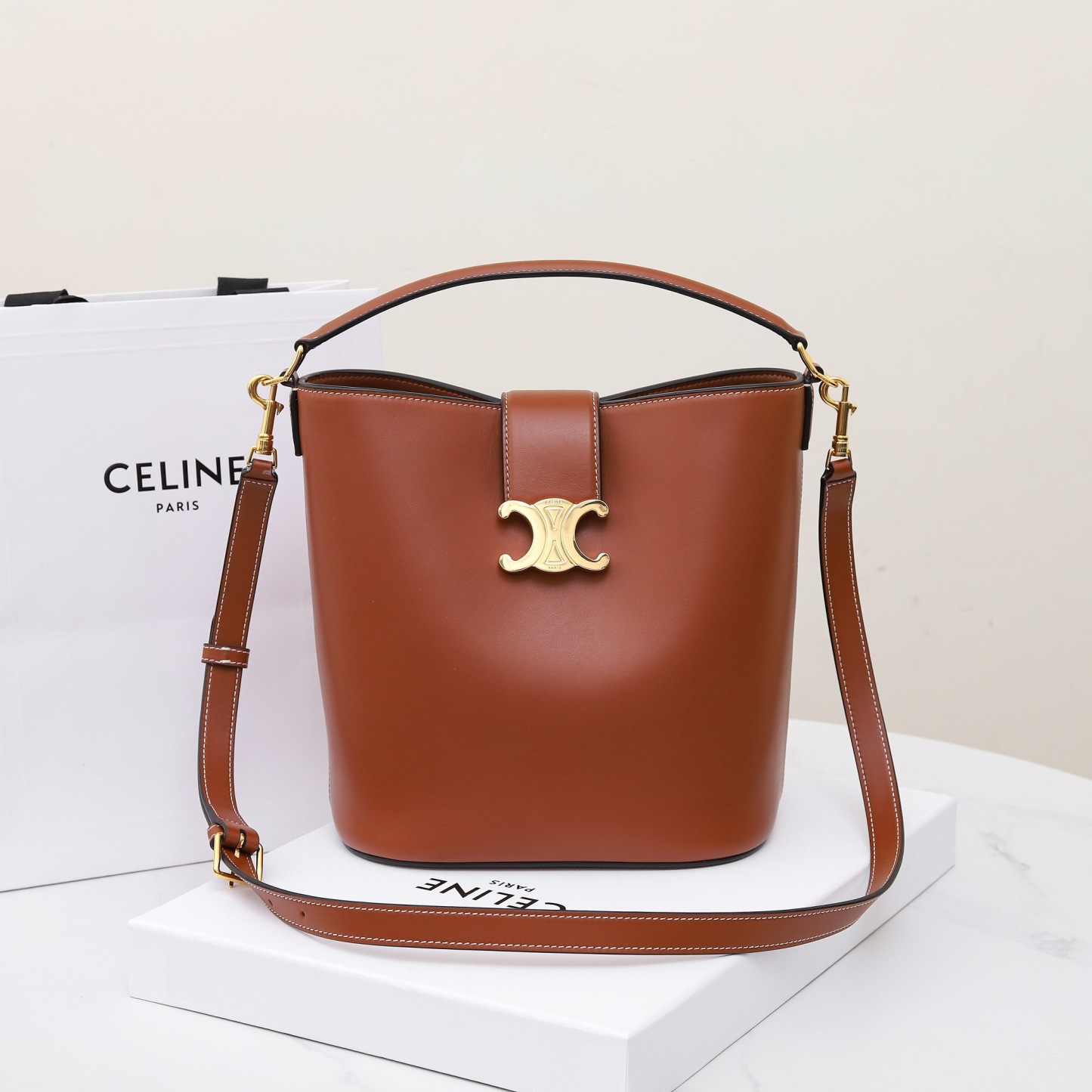 MEDIUM BUCKET LOUISE IN SMOOTH CALFSKIN