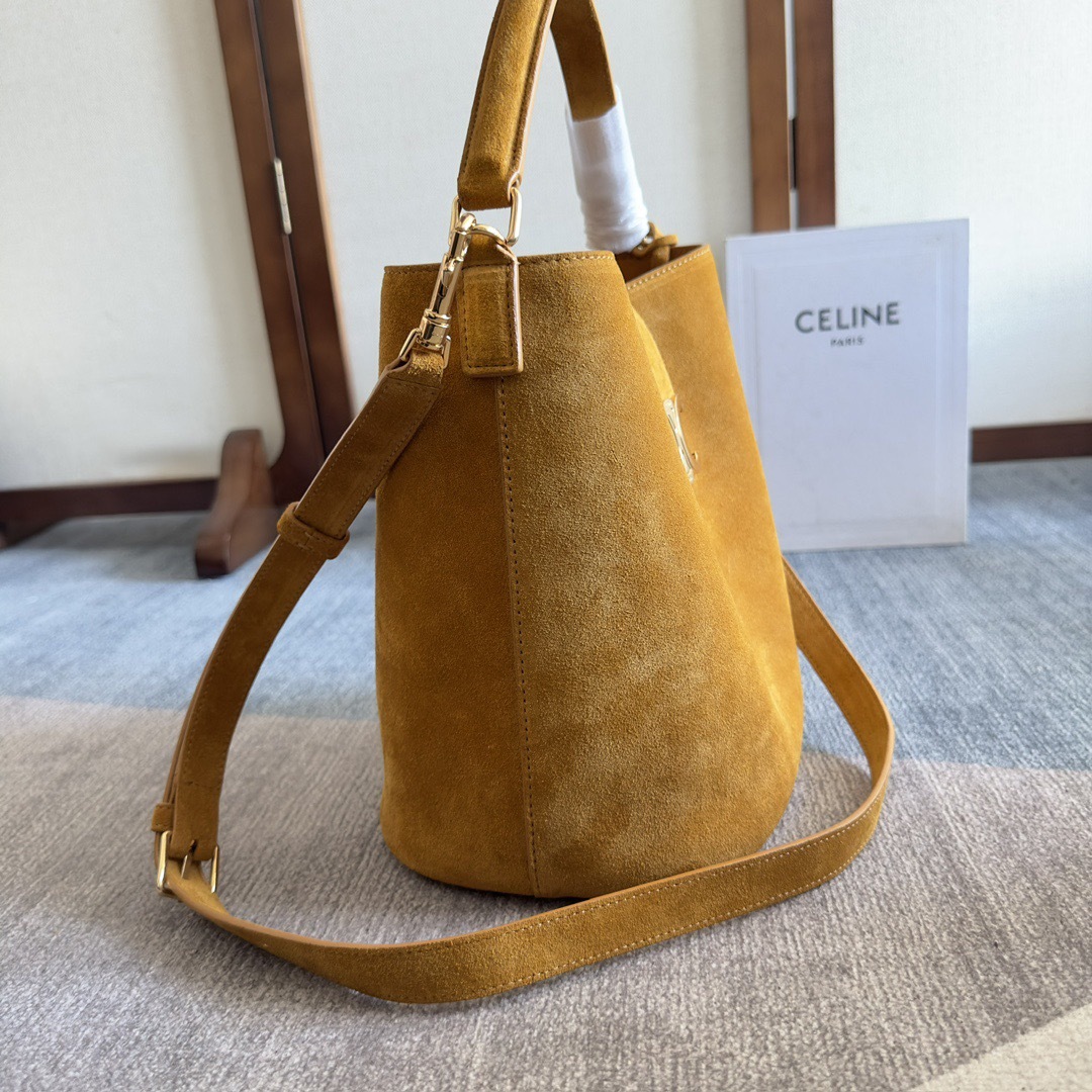MEDIUM BUCKET LOUISE IN SMOOTH CALFSKIN