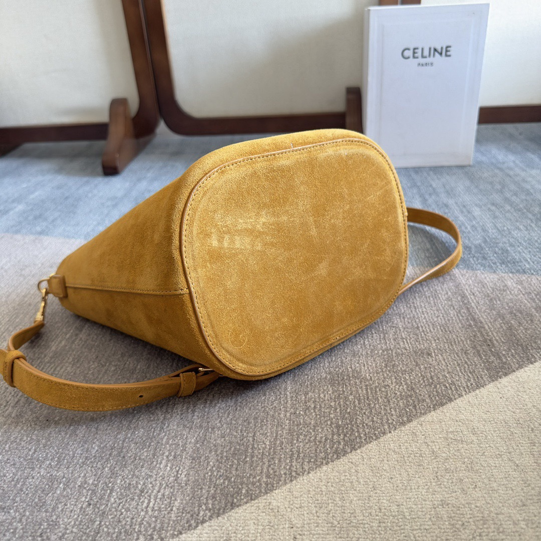 MEDIUM BUCKET LOUISE IN SMOOTH CALFSKIN