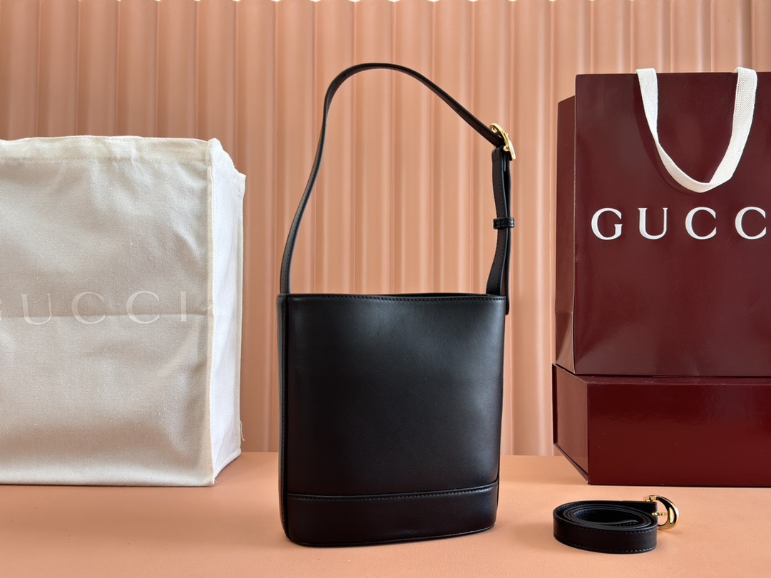 GUCCI 73 MINI BUCKET BAG
