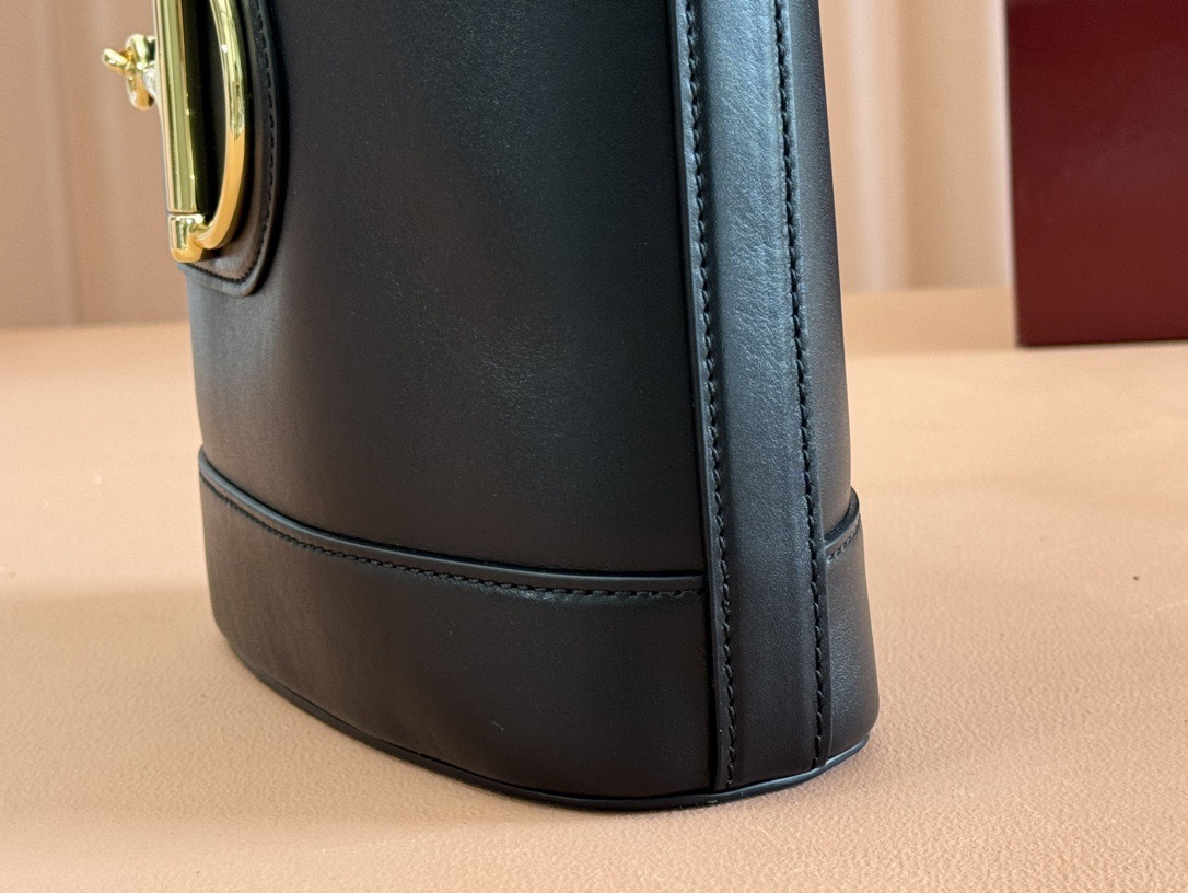 GUCCI 73 MINI BUCKET BAG