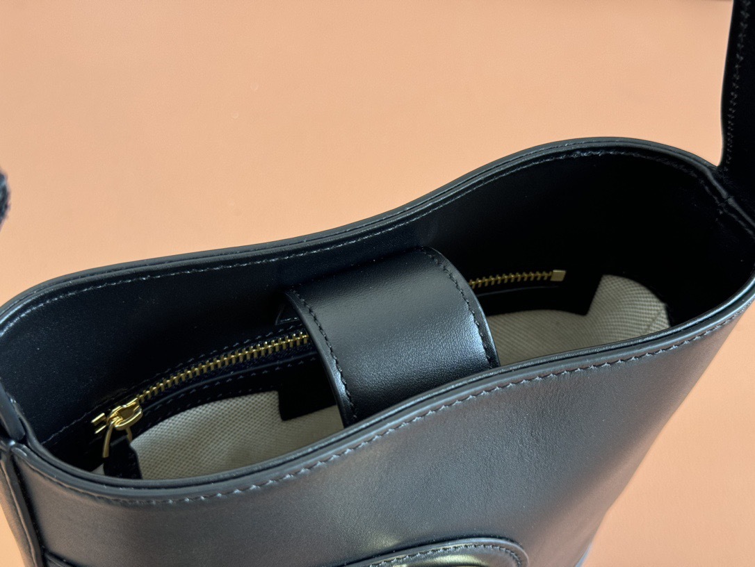 GUCCI 73 MINI BUCKET BAG