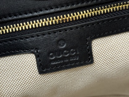 GUCCI 73 MINI BUCKET BAG