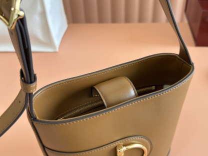 GUCCI 73 MINI BUCKET BAG