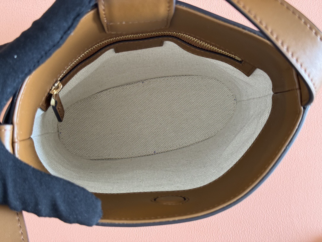 GUCCI 73 MINI BUCKET BAG