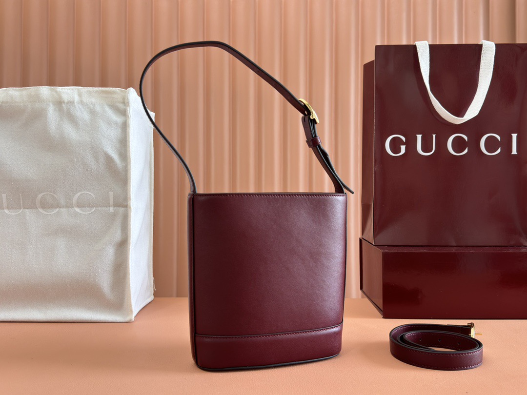 GUCCI 73 MINI BUCKET BAG