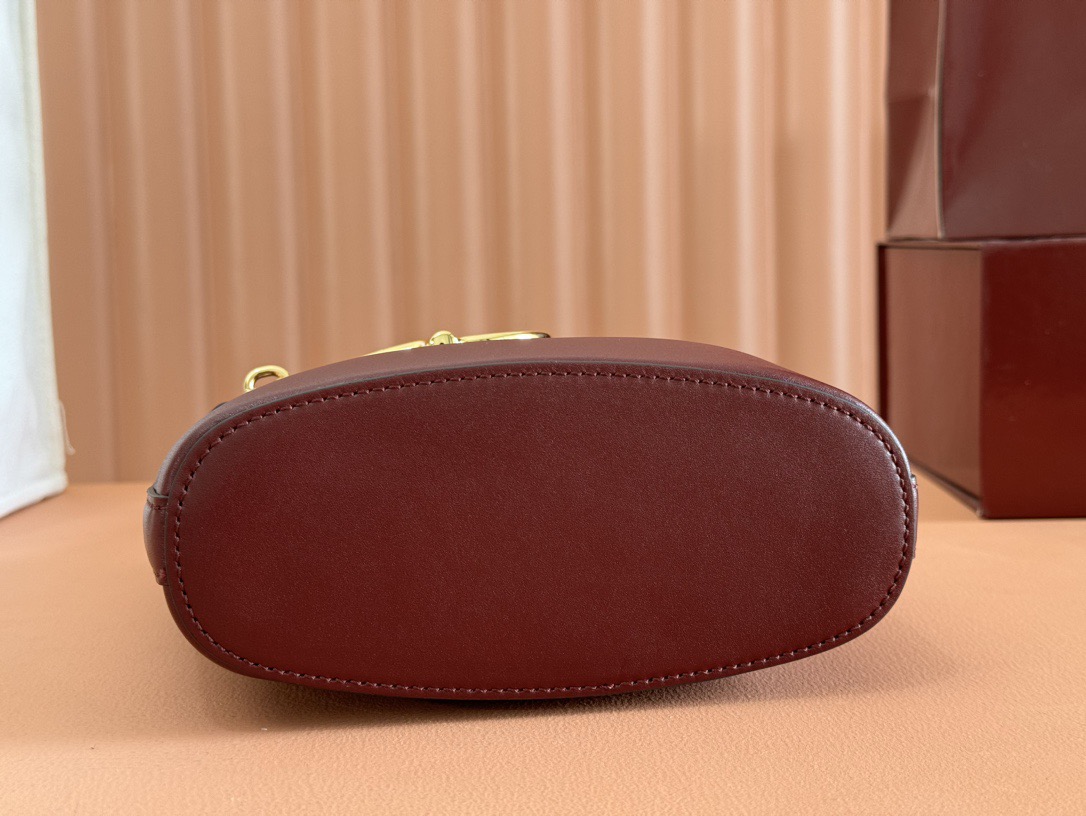 GUCCI 73 MINI BUCKET BAG
