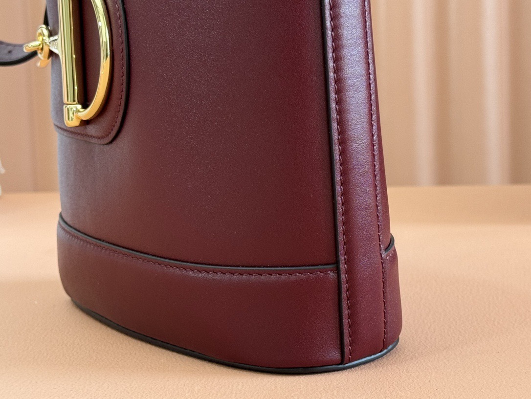 GUCCI 73 MINI BUCKET BAG