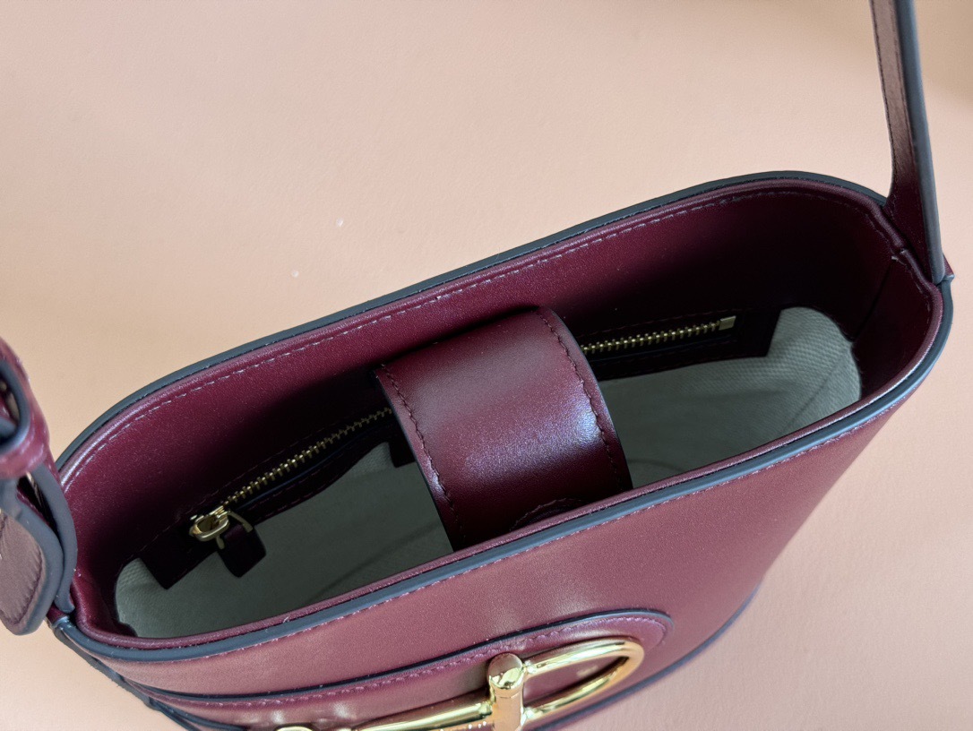 GUCCI 73 MINI BUCKET BAG