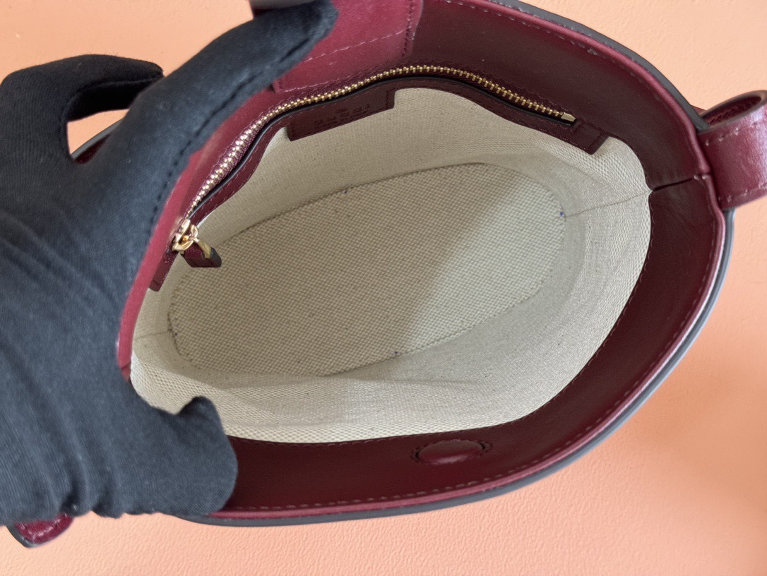 GUCCI 73 MINI BUCKET BAG