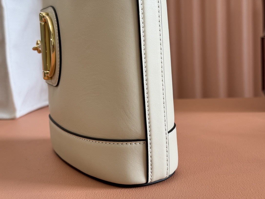 GUCCI 73 MINI BUCKET BAG
