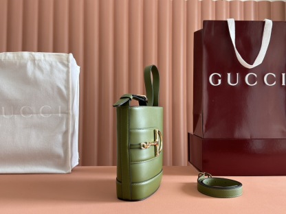 GUCCI 73 MINI BUCKET BAG