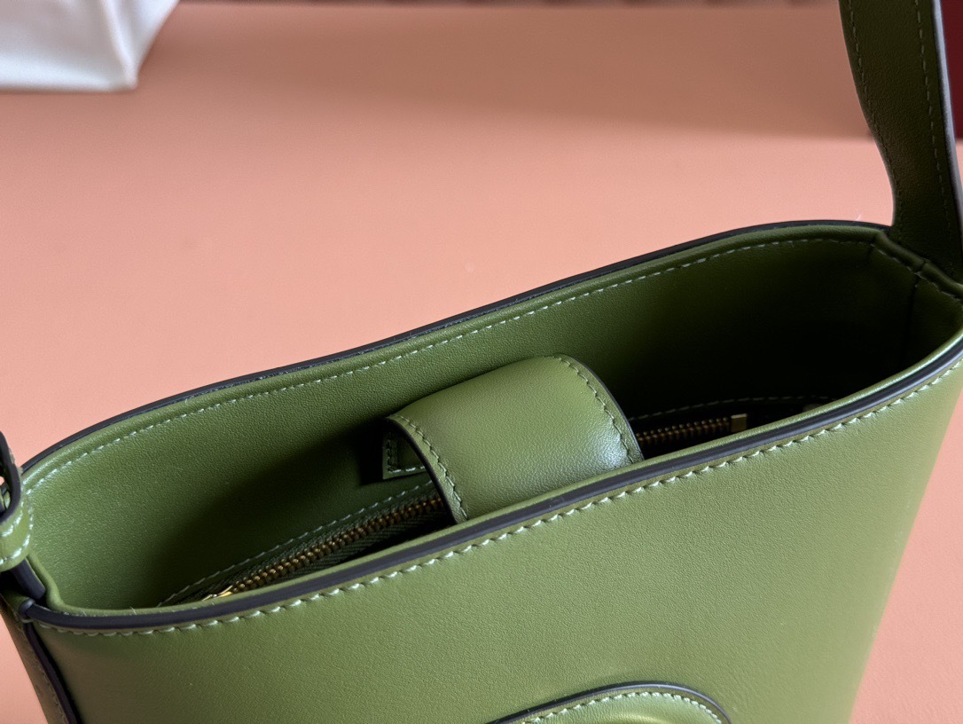 GUCCI 73 MINI BUCKET BAG