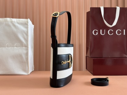 GUCCI 73 MINI BUCKET BAG