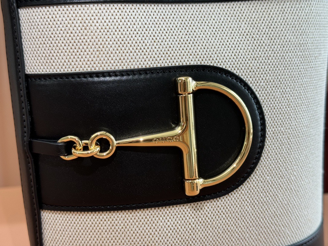 GUCCI 73 MINI BUCKET BAG