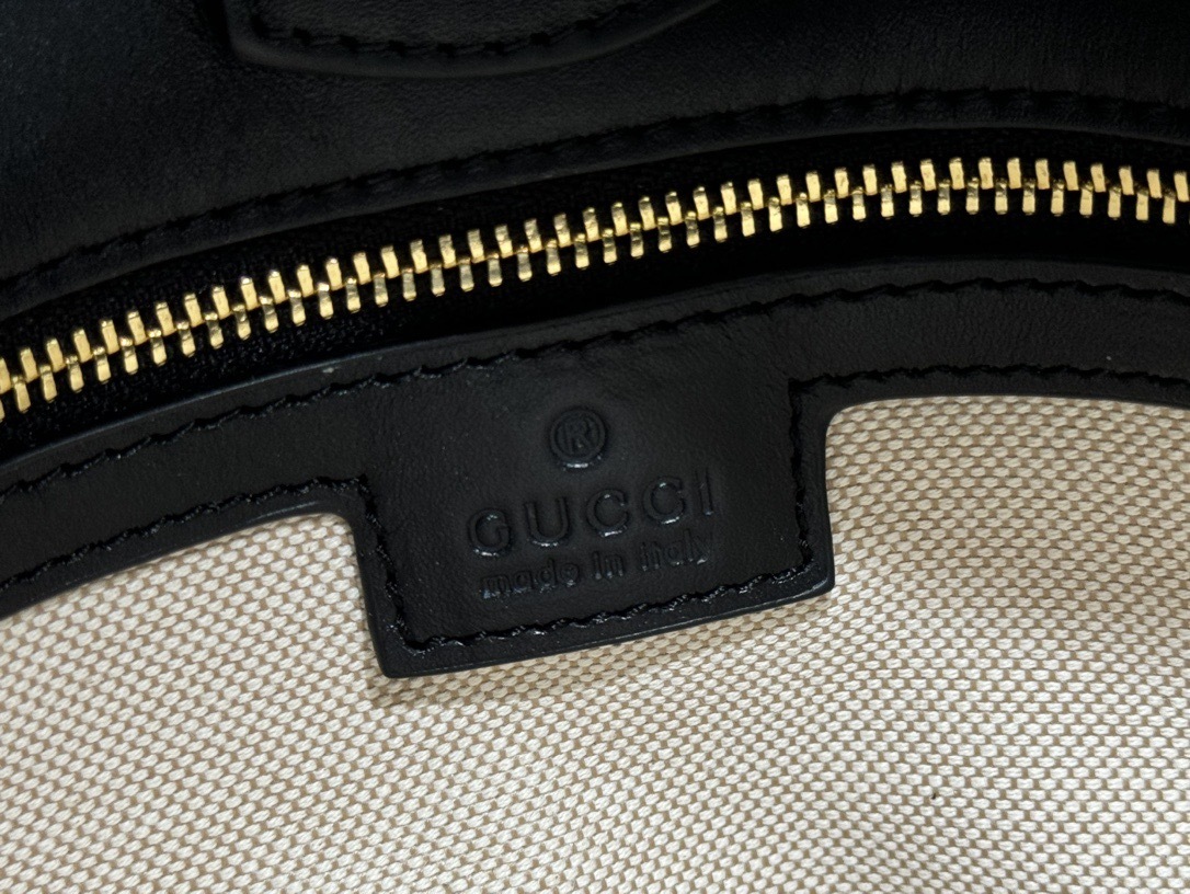 GUCCI 73 MINI BUCKET BAG