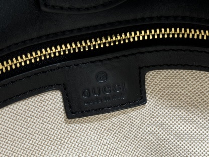 GUCCI 73 MINI BUCKET BAG