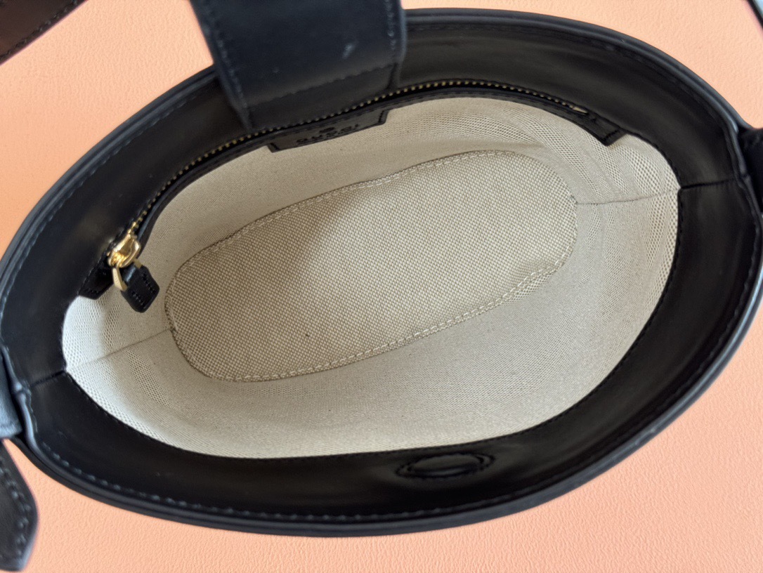 GUCCI 73 MINI BUCKET BAG