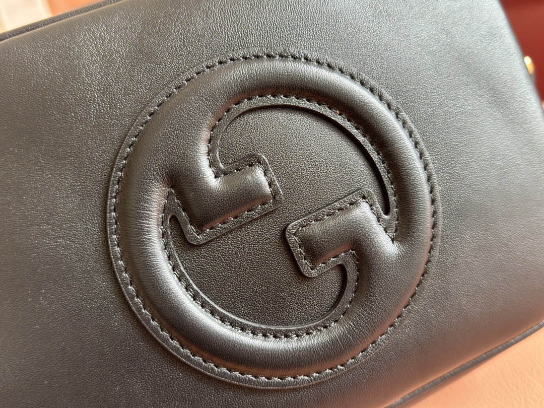 GUCCI BLONDIE SMALL SHOULDER BAG