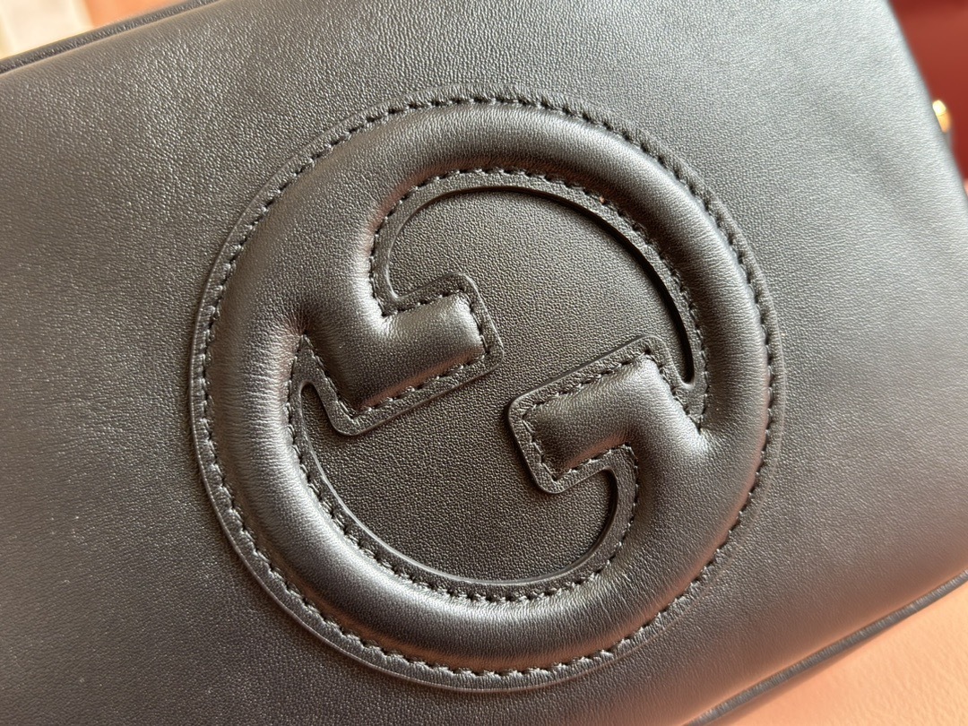 GUCCI BLONDIE SMALL SHOULDER BAG