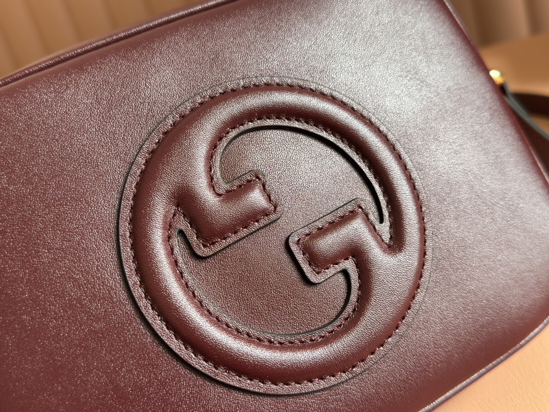 GUCCI BLONDIE SMALL SHOULDER BAG