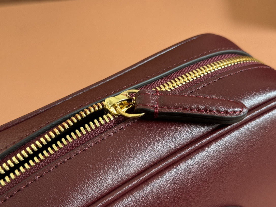 GUCCI BLONDIE SMALL SHOULDER BAG
