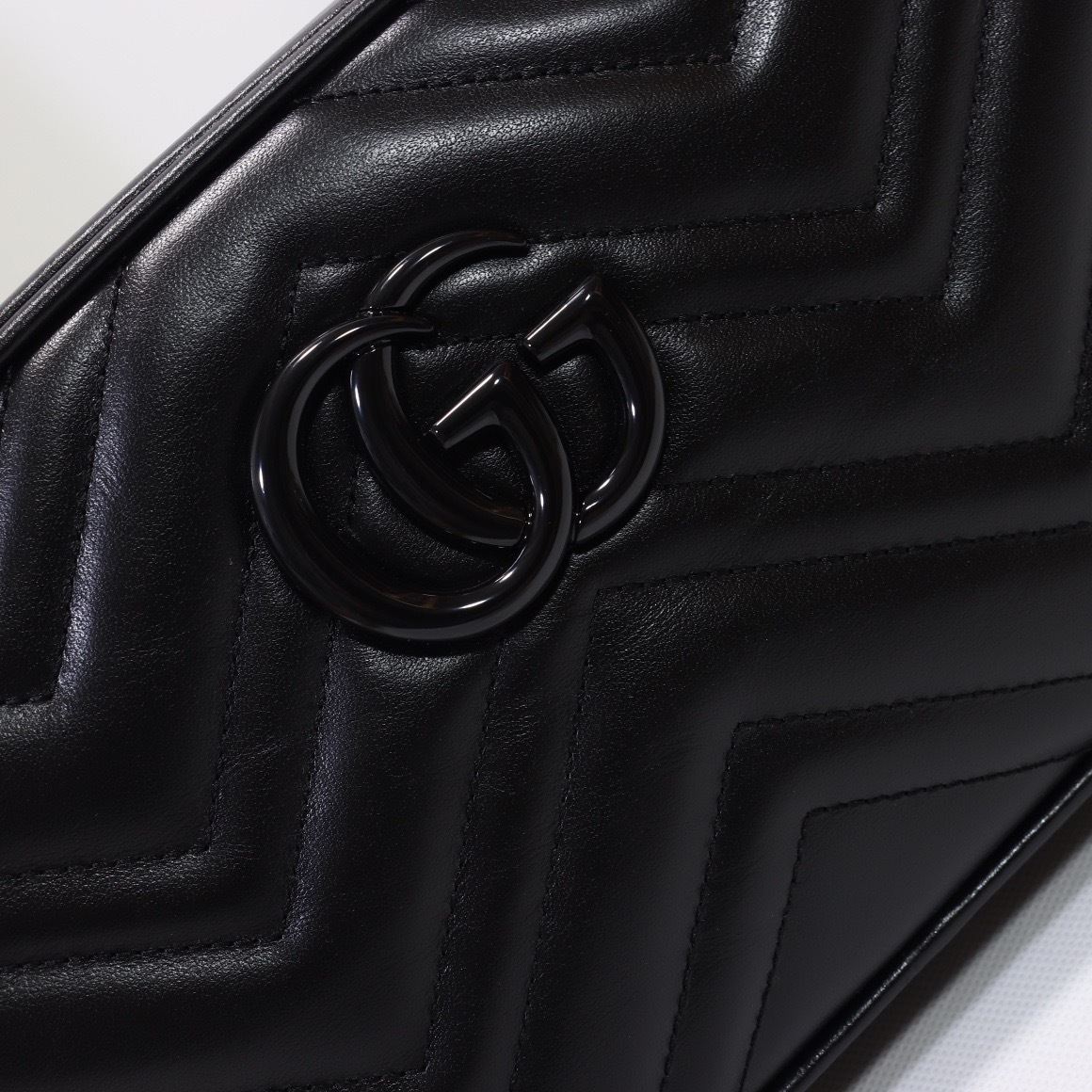 GUCCI GG MARMONT SMALL CCAMERA BAG