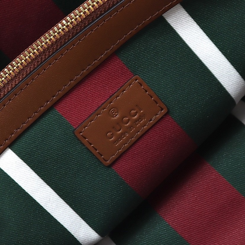 GUCCI GG EMBLEM LARGR TOTE BAG