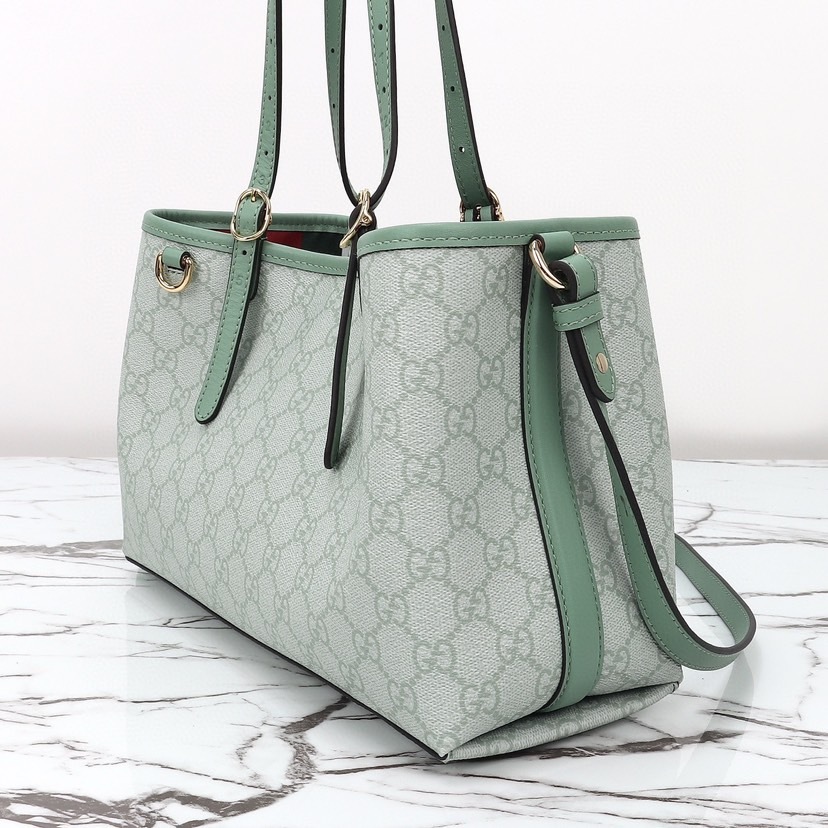 GUCCI GG EMBLEM MEDIUM TOTE BAG