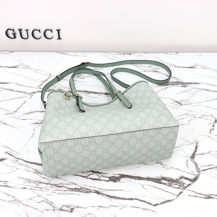 GUCCI GG EMBLEM MEDIUM TOTE BAG