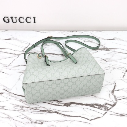 GUCCI GG EMBLEM MEDIUM TOTE BAG