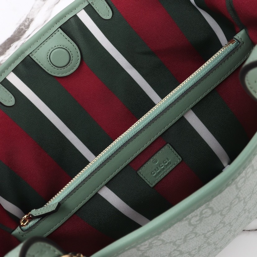 GUCCI GG EMBLEM MEDIUM TOTE BAG