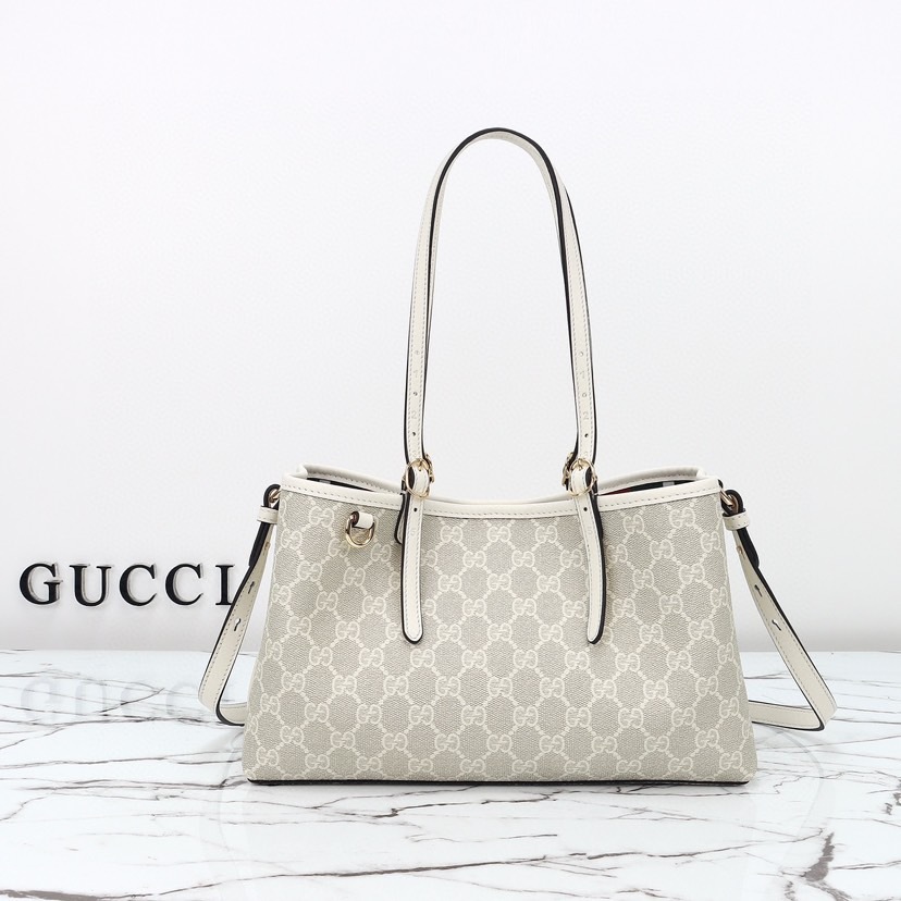 GUCCI GG EMBLEM MEDIUM TOTE BAG