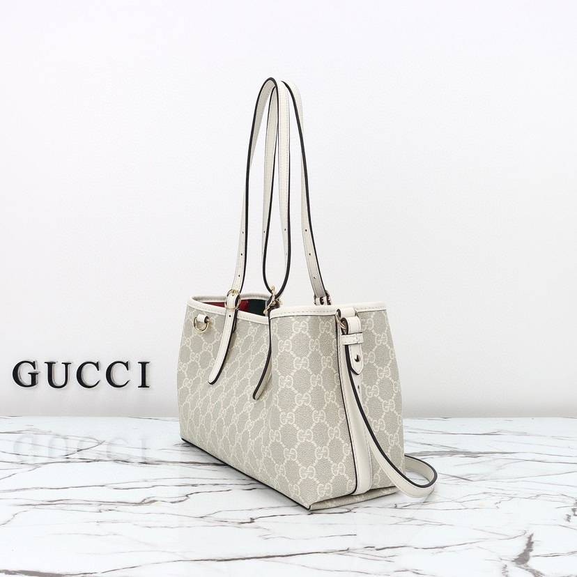 GUCCI GG EMBLEM MEDIUM TOTE BAG