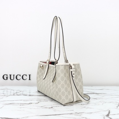 GUCCI GG EMBLEM MEDIUM TOTE BAG