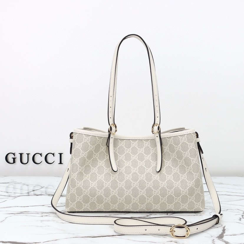 GUCCI GG EMBLEM MEDIUM TOTE BAG