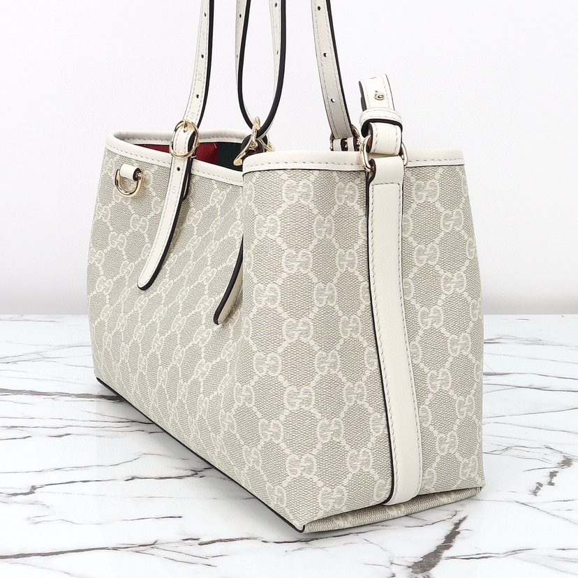GUCCI GG EMBLEM MEDIUM TOTE BAG