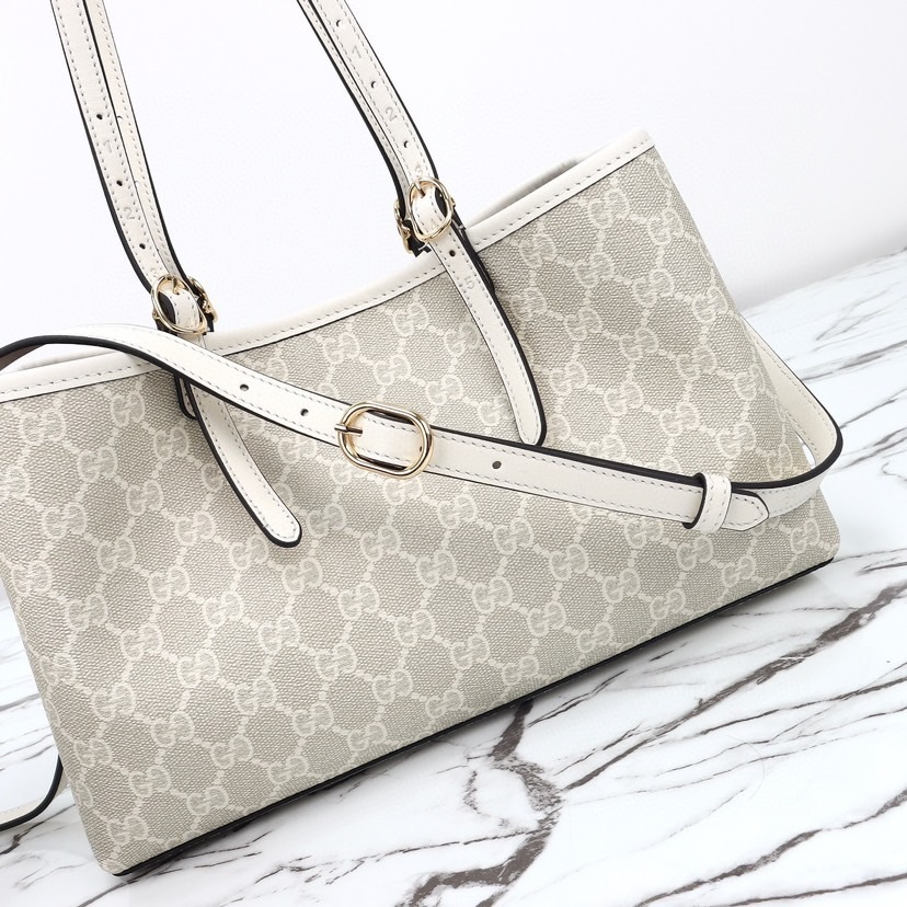 GUCCI GG EMBLEM MEDIUM TOTE BAG