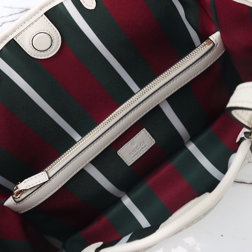 GUCCI GG EMBLEM MEDIUM TOTE BAG