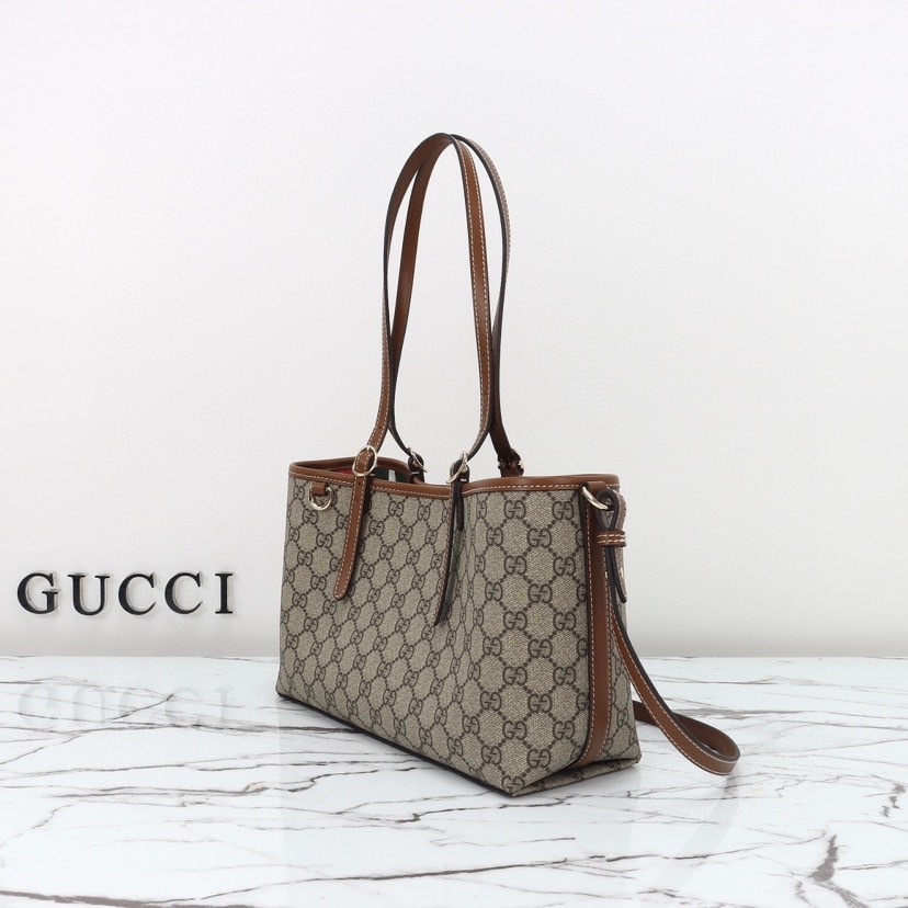 GUCCI GG EMBLEM MEDIUM TOTE BAG
