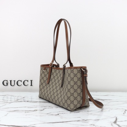 GUCCI GG EMBLEM MEDIUM TOTE BAG