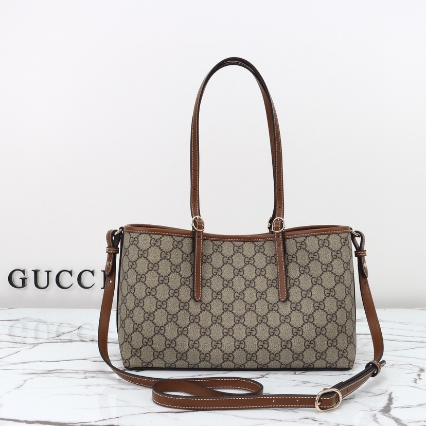 GUCCI GG EMBLEM MEDIUM TOTE BAG