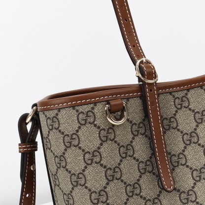 GUCCI GG EMBLEM MEDIUM TOTE BAG