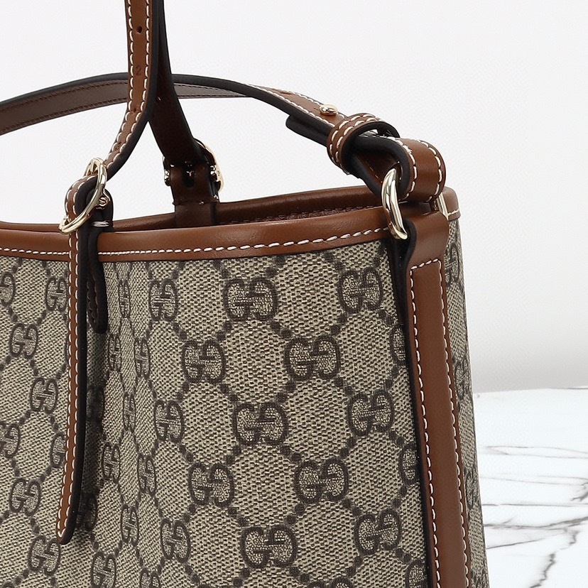 GUCCI GG EMBLEM MEDIUM TOTE BAG