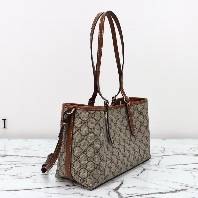 GUCCI GG EMBLEM MEDIUM TOTE BAG