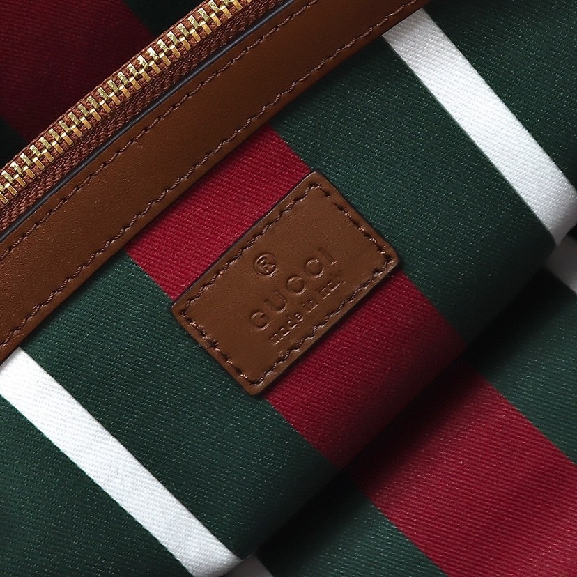 GUCCI GG EMBLEM MEDIUM TOTE BAG